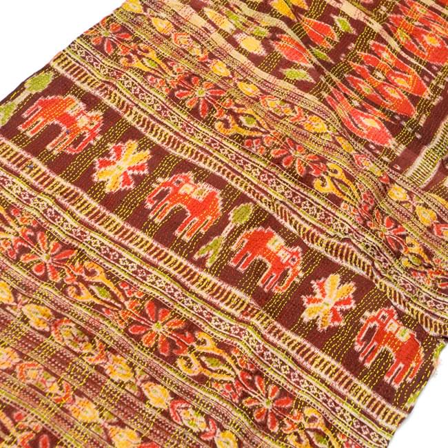 【1点物】インドのカンタ刺繍スカーフ (178cm×48cm) 2 - 斜めから撮ってみました。全体に刺し子がしてあるのでとても丈夫です。