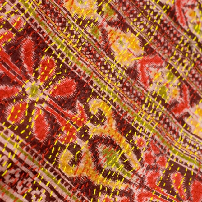 【1点物】インドのカンタ刺繍スカーフ (178cm×48cm) 4 - ひと針ひと針丁寧に縫われており、ため息の出る美しさです。