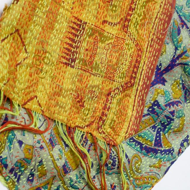 【1点物】インドのカンタ刺繍スカーフ (185cm×42cm) 6 - 反対面を折り返してみました。リバーシブルでお楽しみ頂けます。