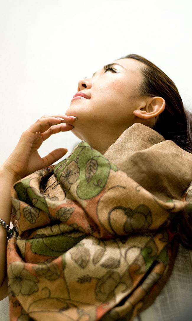 【1点物・インド最高級品】インドのカンタ刺繍ストール 3 - とても柔らかいので、肌触りも気持ちが良いです。