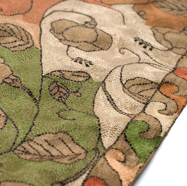 【1点物・インド最高級品】インドのカンタ刺繍ストール 9 - 別の角度から撮ってみました。