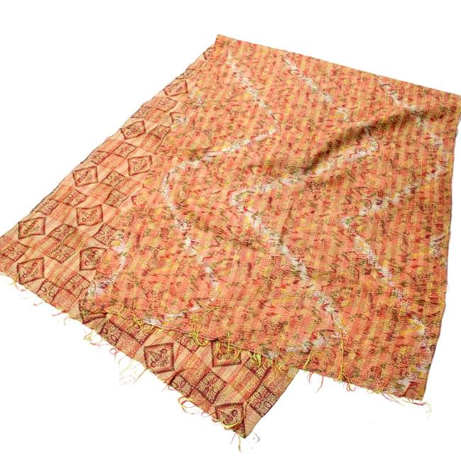 【1点物】インドのカンタ刺繍ショール (214cm×54cm) 10 - 半分に折ってみました。その日の気分で両面お楽しみ頂けます。