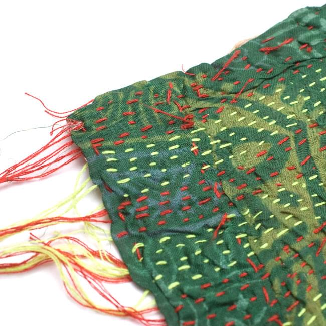 【1点物】インドのカンタ刺繍ショール (216cm×80cm) 4 - 端部分をアップにしてみました。まつり縫いがそのままになっている箇所もあります。