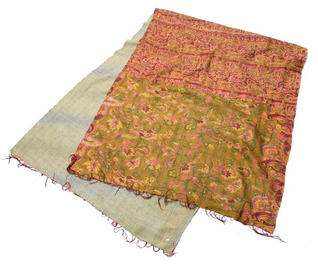 【1点物】インドのカンタ刺繍ショール (215cm×82cm) 10 - 半分に折ってみました。その日の気分で両面お楽しみ頂けます。