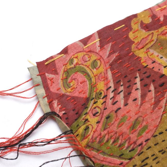 【1点物】インドのカンタ刺繍ショール (215cm×82cm) 4 - 端部分をアップにしてみました。まつり縫いがそのままになっている箇所もあります。