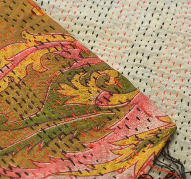 【1点物】インドのカンタ刺繍ショール (215cm×82cm) 8 - 反対面を折り返してみました。リバーシブルでお楽しみ頂けます。