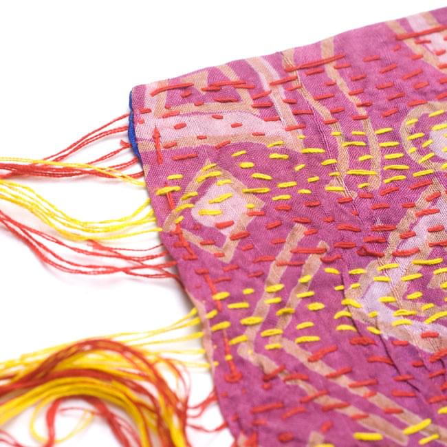 【1点物】インドのカンタ刺繍ショール (225cm×85cm) 4 - 端部分をアップにしてみました。まつり縫いがそのままになっている箇所もあります。