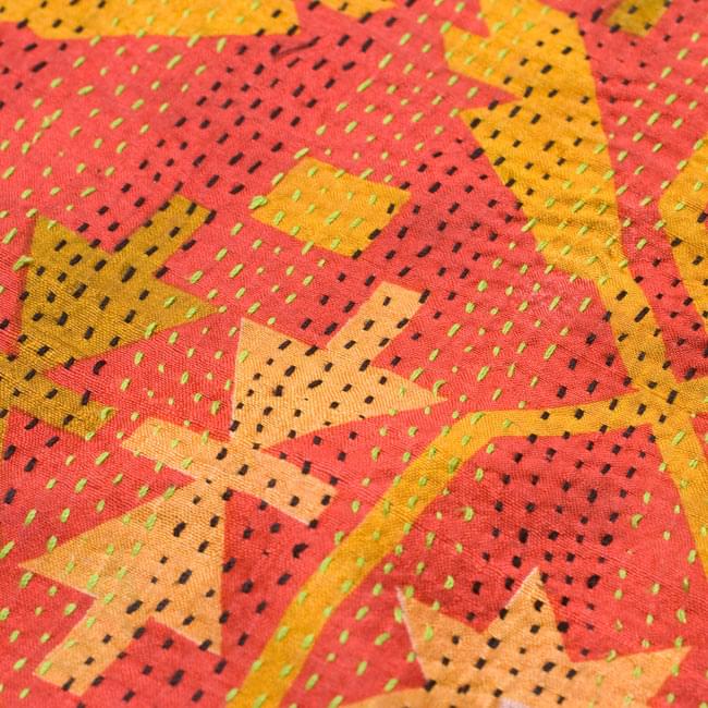 【1点物】インドのカンタ刺繍ショール (200cm×88cm)の商品写真 7枚目 他の箇所をアップにしてみました。