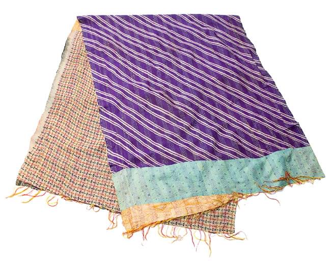 【1点物】インドのカンタ刺繍ショール (190-200cm×78cm) 10 - 半分に折ってみました。その日の気分で両面お楽しみ頂けます。