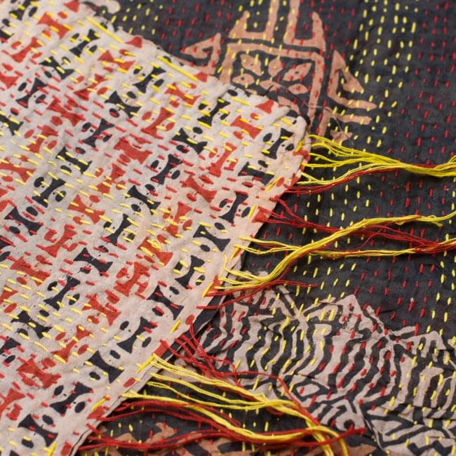 【1点物】インドのカンタ刺繍ショール (190-200cm×78cm) 5 - 反対面を折り返してみました。リバーシブルでお楽しみ頂けます。