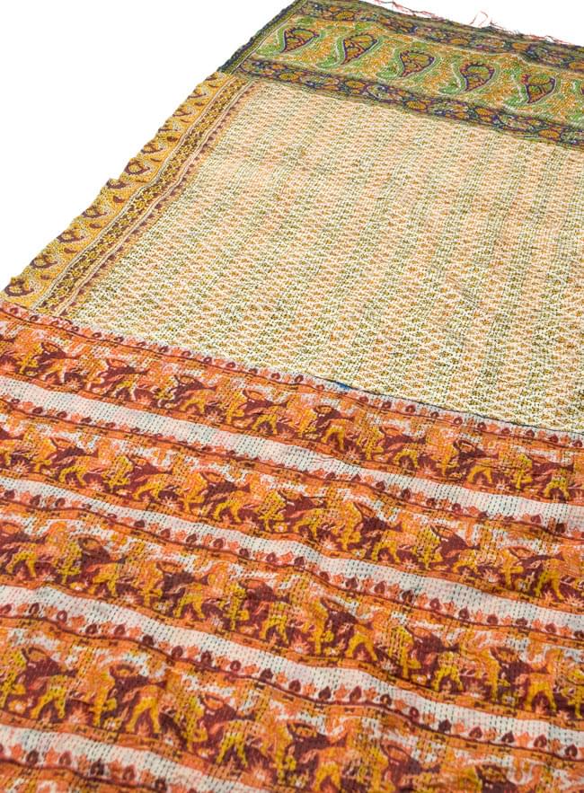 【1点物】インドのカンタ刺繍ショール (180cm×80cm) 2 - 斜めから撮ってみました。全体に刺し子がしてあるのでとても丈夫です。