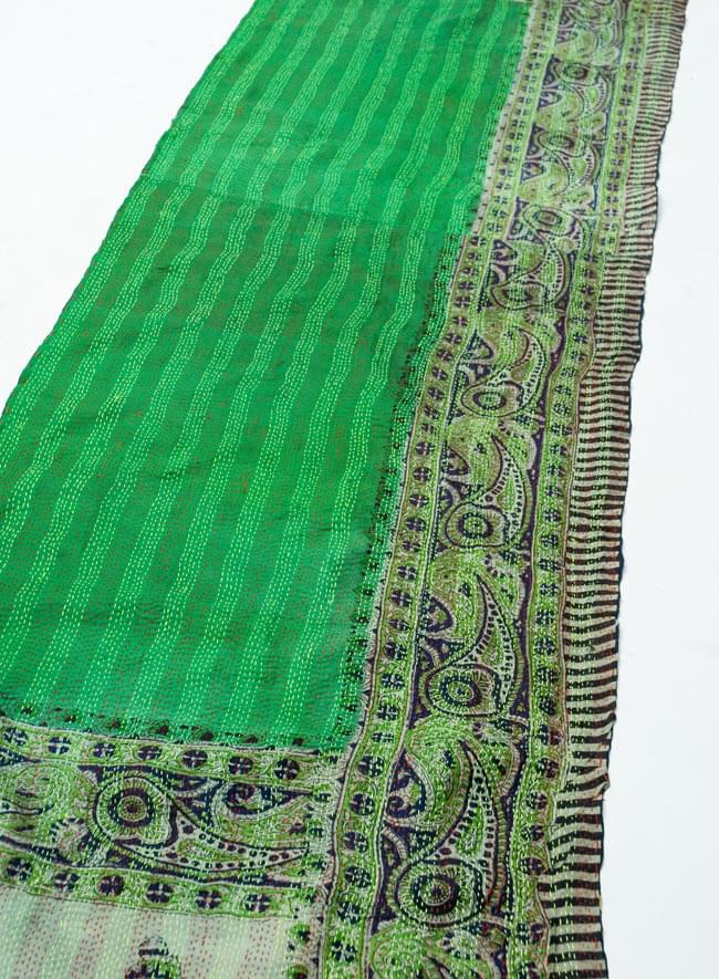 【1点物】インドのカンタ刺繍スカーフ (190cm×50cm) 2 - 斜めから撮ってみました。全体に刺し子がしてあるのでとても丈夫です。