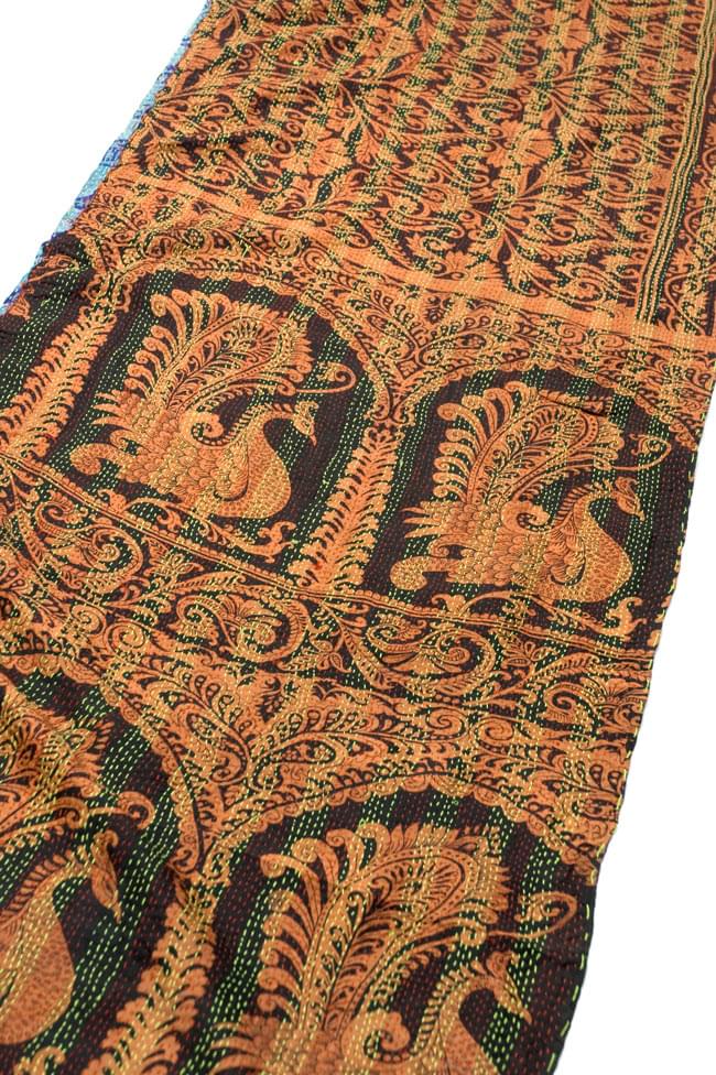 【1点物】インドのカンタ刺繍スカーフ (190-195cm×50cm) 2 - 斜めから撮ってみました。全体に刺し子がしてあるのでとても丈夫です。