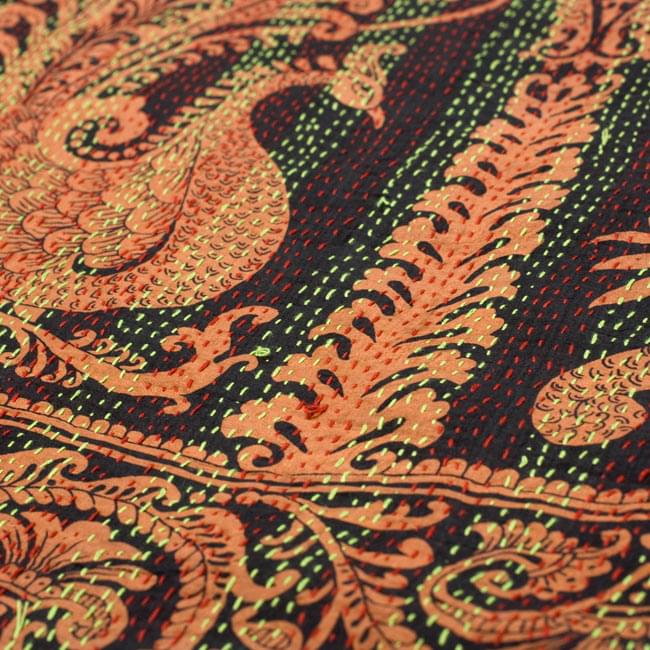 【1点物】インドのカンタ刺繍スカーフ (190-195cm×50cm) 4 - ひと針ひと針丁寧に縫われており、ため息の出る美しさです。