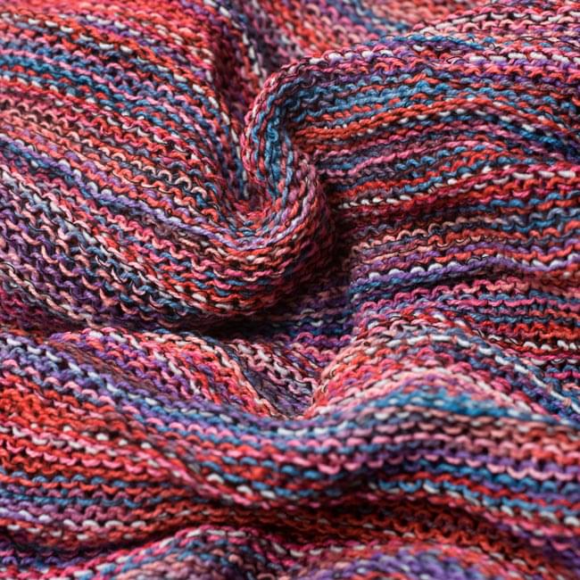 何通りも楽しめる！魔法のスヌード　【ピンク×ブルー】 6 - 質感がわかるように撮ってみました。裏表で編み目は異なりますがどちらでもお好みでお楽しみ頂けます。