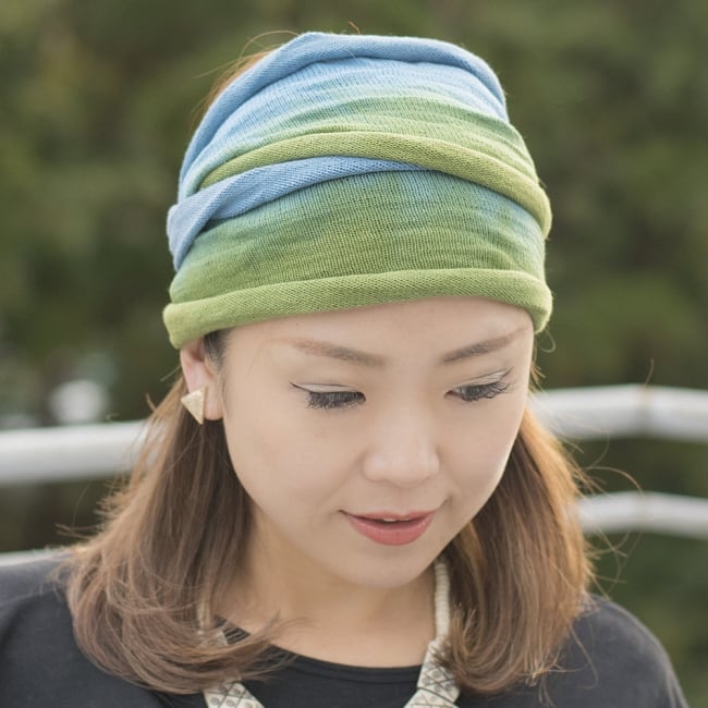 ネパールのカラフルリングターバン - 黄緑&水色の商品写真 2枚目 別のアングルから見てみました。