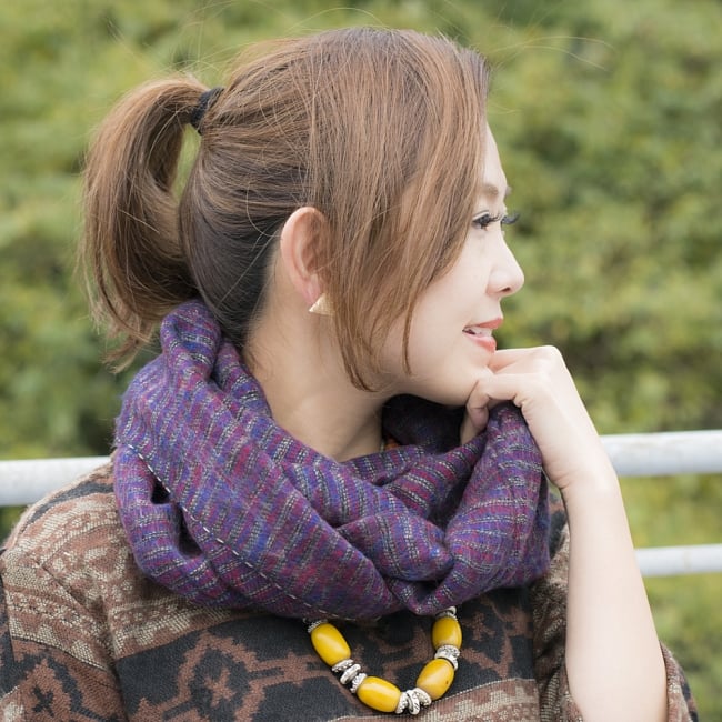 ふんわり起毛のライトスヌード - ダークプライマル 6 - 色違いの商品の着用例です。