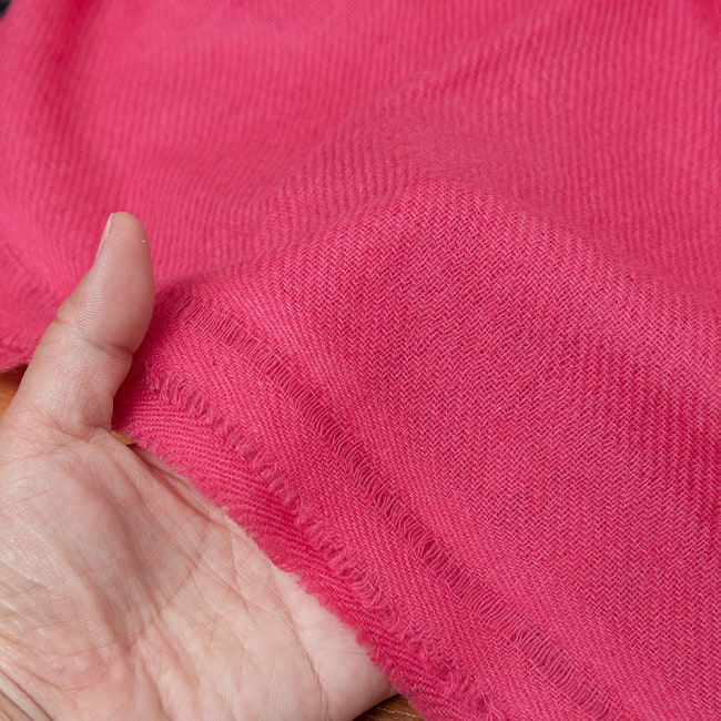 パシュミナ100% 大判手織りストール - チェリーピンク 6 - 手作りだからこその、機械では作れない一品です。