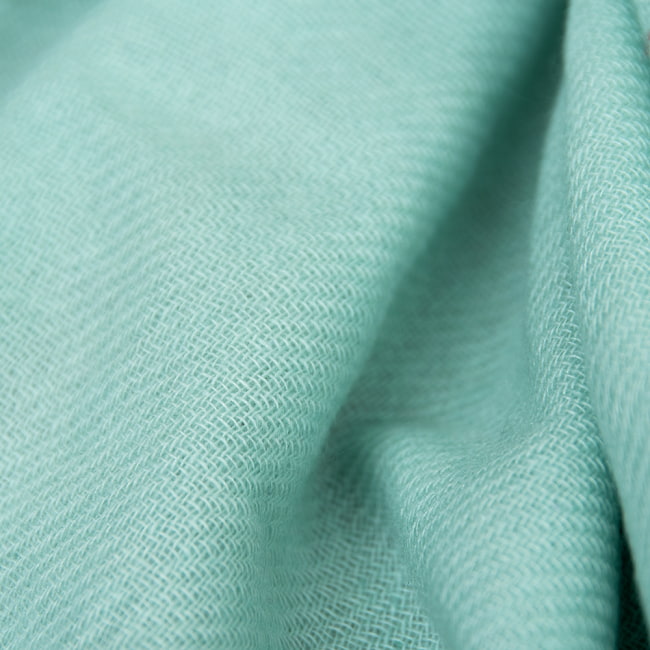 パシュミナ100% 大判手織りストール - ミント 3 - 拡大写真です。とても丁寧に織られています。