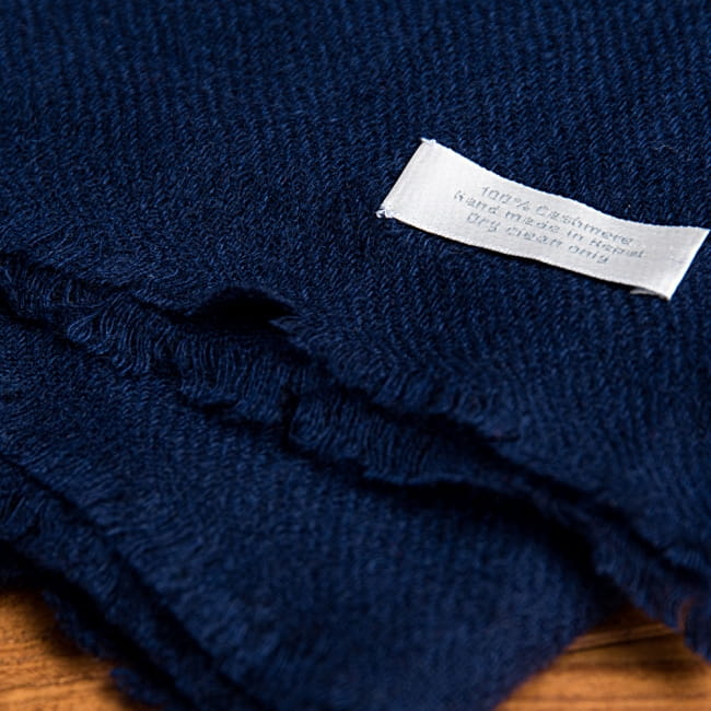 パシュミナ　カシミア100% 大判手織りストール - ネイビー 2 - ふんわりとした柔らかく素晴らしい肌触りが魅力的