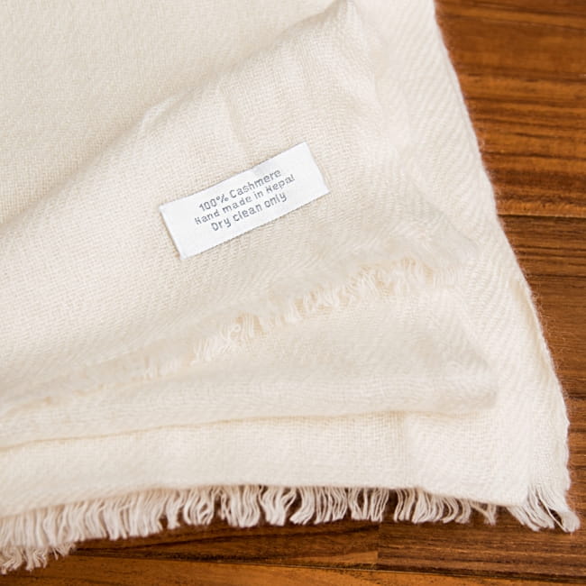 パシュミナ　カシミア100% 大判手織りストール - ホワイト 2 - ふんわりとした柔らかく素晴らしい肌触りが魅力的
