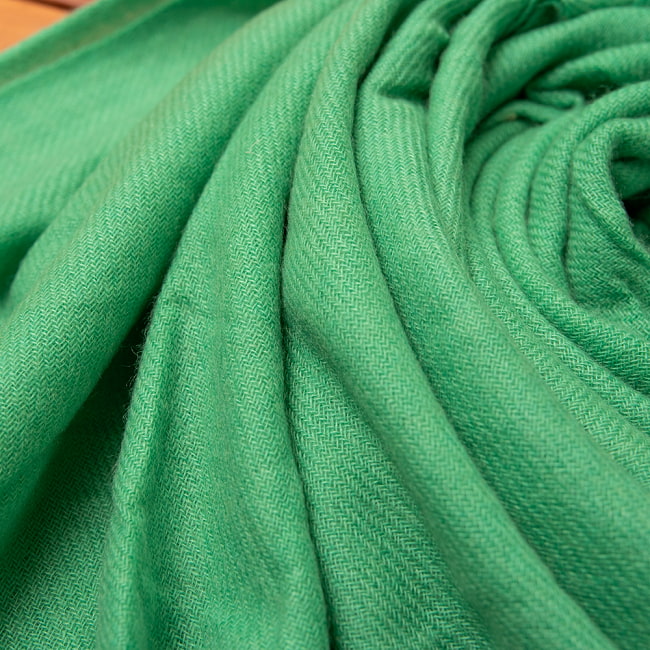 パシュミナ　カシミア100% 大判手織りストール - グリーン 3 - 拡大写真です。とても丁寧に織られています。
