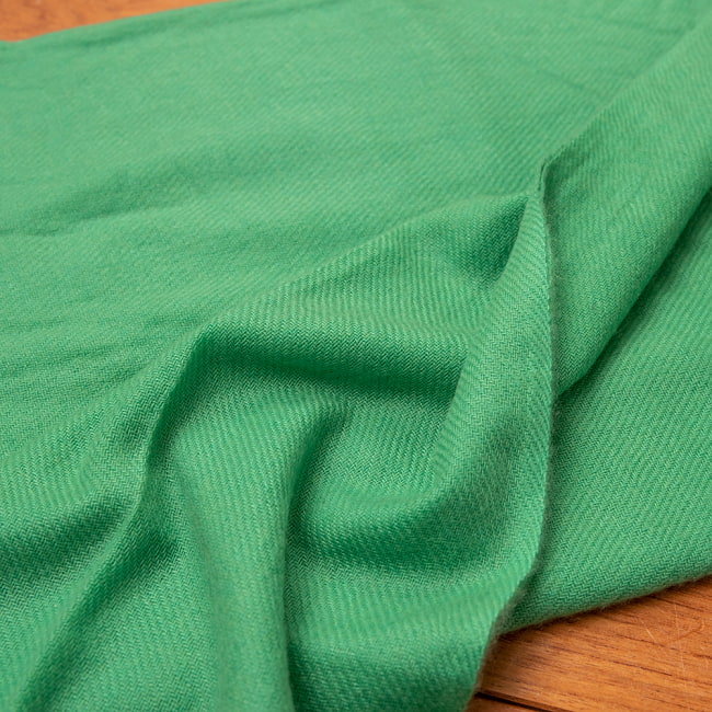 パシュミナ　カシミア100% 大判手織りストール - グリーン 5 - 広げてみたところです。ストールやショールなど幅広い用途にお使いいただけます。