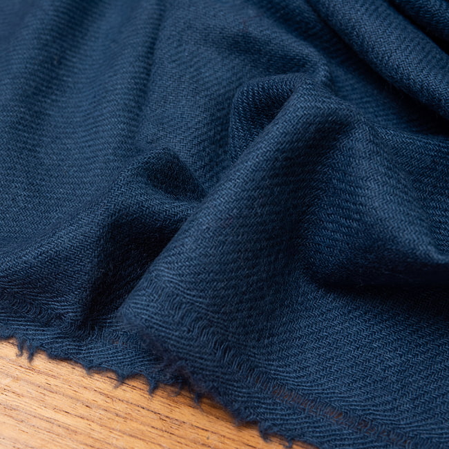 パシュミナ　カシミア100% 大判手織りストール - アイアンブルー 2 - ふんわりとした柔らかく素晴らしい肌触りが魅力的