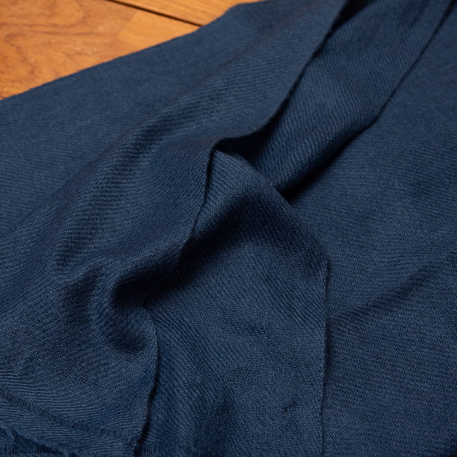 パシュミナ　カシミア100% 大判手織りストール - アイアンブルー 5 - 広げてみたところです。ストールやショールなど幅広い用途にお使いいただけます。