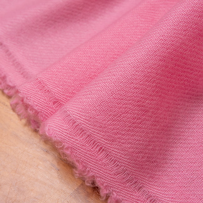 パシュミナ　カシミア100% 大判手織りストール - シクラメンピンク 2 - ふんわりとした柔らかく素晴らしい肌触りが魅力的