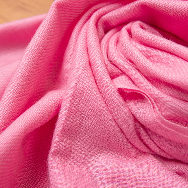 パシュミナ　カシミア100% 大判手織りストール - シクラメンピンク 3 - 拡大写真です。とても丁寧に織られています。