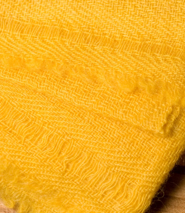 パシュミナ100% 大判手織りストール - イエロー 3 - 拡大写真です。とても丁寧に織られています。
