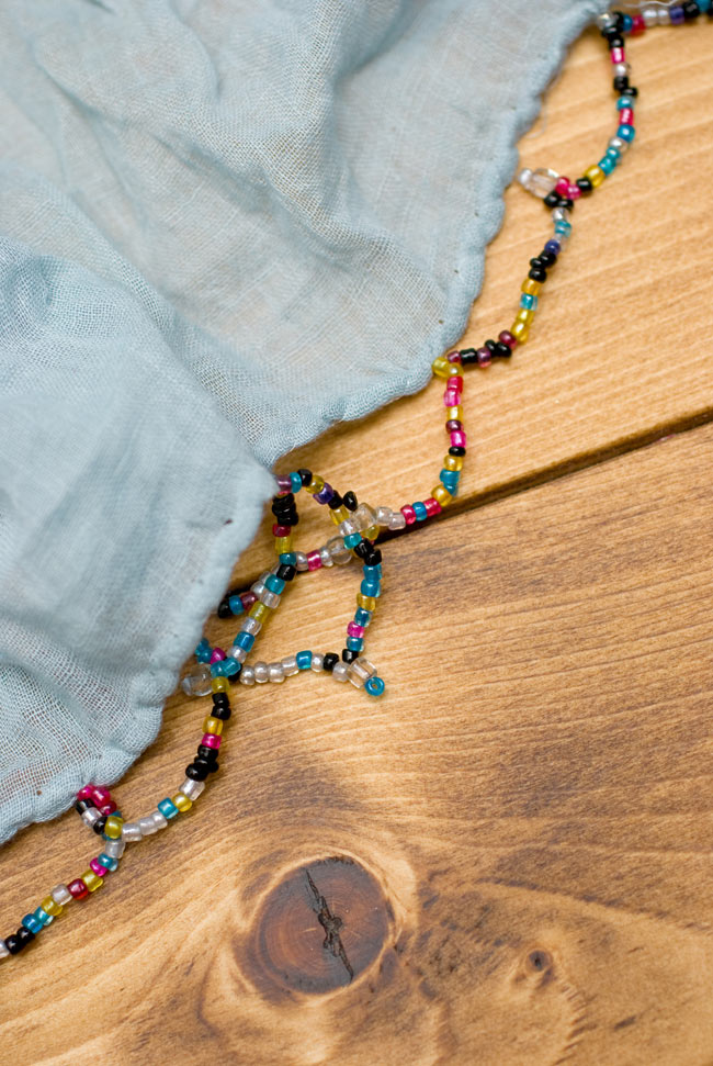 【マントラ】インドのクリンクルストール 4 - 淵の部分はこのようなデザインになっています。