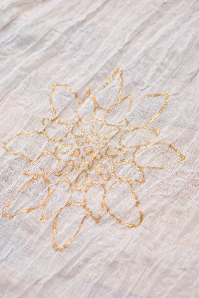 【マントラ】インドのクリンクルストール 3 - 蓮の花がプリントされています。