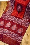 インドのバティック染めスカーフ - えんじ＆オレンジの商品写真