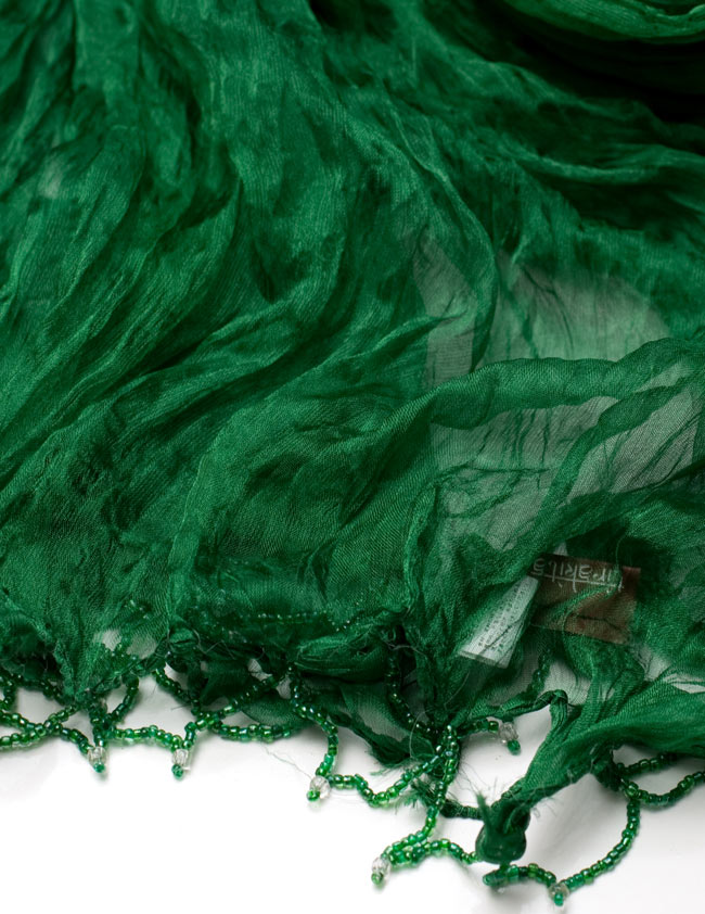 インドの薄ショール クリンクル ドゥパッタ - 緑 3 - 透け感のある生地に、ビーズがデコレーションされています