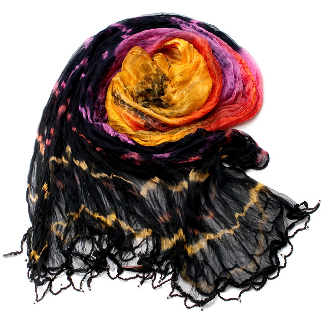 インドの薄ショール クリンクル タイダイドゥパッタ - 黒 2 - 鮮やかでビビッドな色彩が綺麗です