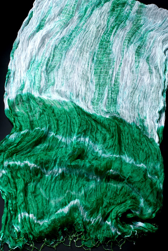 インドの薄ショール クリンクル タイダイドゥパッタ - グリーンの写真