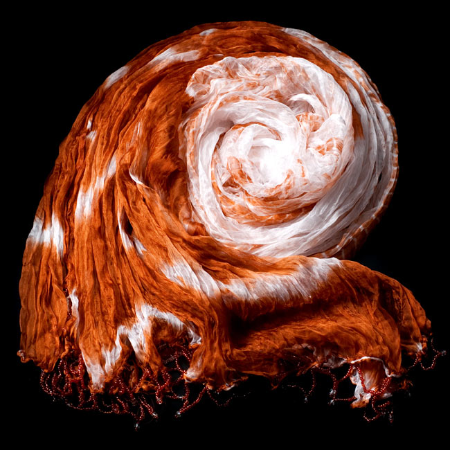 インドの薄ショール クリンクル タイダイドゥパッタ - ブラウン 2 - 鮮やかでビビッドな色彩が綺麗です