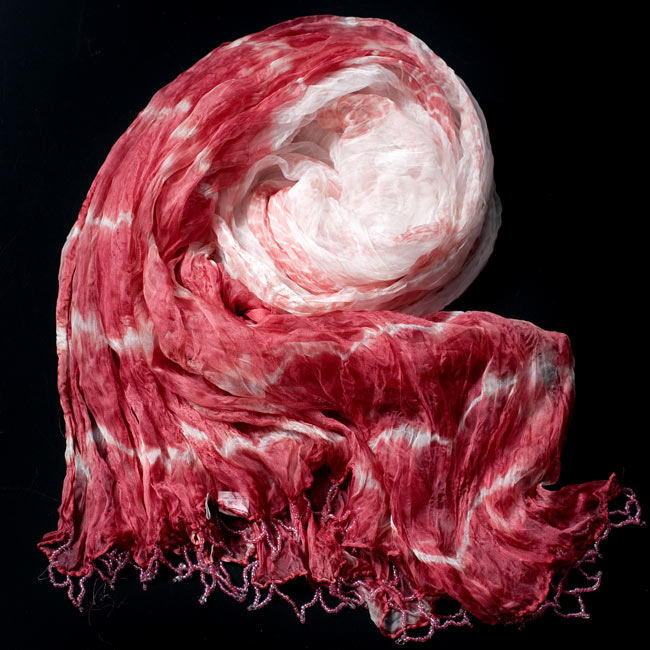 インドの薄ショール クリンクル タイダイドゥパッタ - ブラウンピンク 2 - 鮮やかでビビッドな色彩が綺麗です