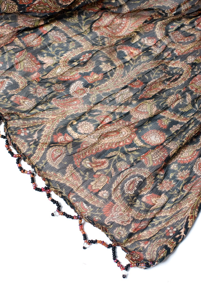 インドの薄ショール クリンクル ドゥパッタ - 黒 ペイズリー 3 - 透け感のある生地に、ビーズがデコレーションされています