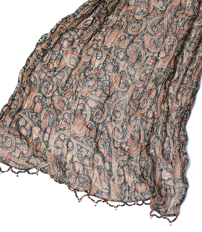 インドの薄ショール クリンクル ドゥパッタ - 黒 ペイズリー 4 - 広げた写真です。民族衣装はもちろんカジュアルな格好へもオススメです。