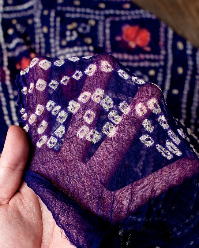 あなたが完成させる 伝統の絞り染めストール バンデジ - 紫系 4 - ふんわりとした生地です