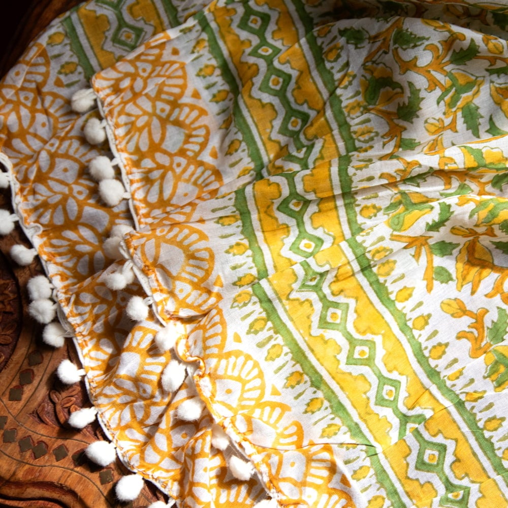 軽やかな肌触り ウッドブロックのコットンショール5枚目の説明写真です