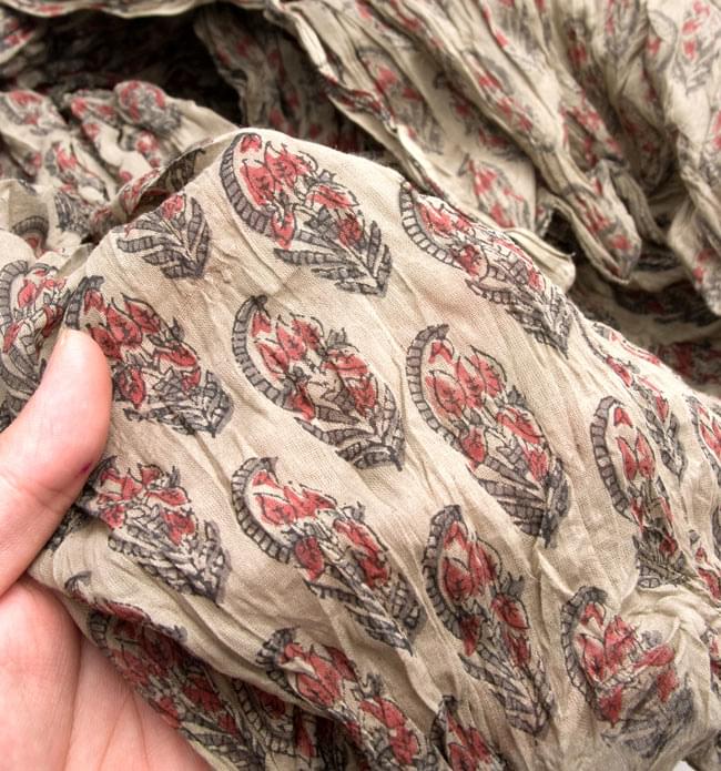 (ウッドブロック)インドのクリンクルストール - グレー 4 - 柄の一部を拡大してみたところです