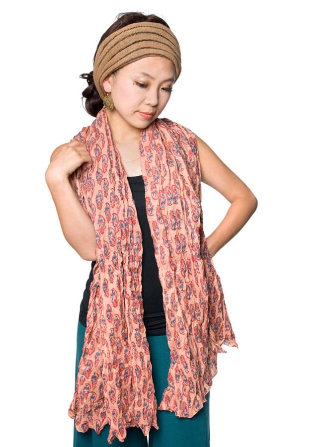 (ウッドブロック)インドのクリンクルストール - グレー 6 - モデルさんの使用例です