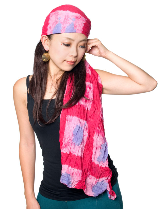 (タイダイ) インドのクリンクルストール - 紺×水色 6 - モデルさんの使用例です