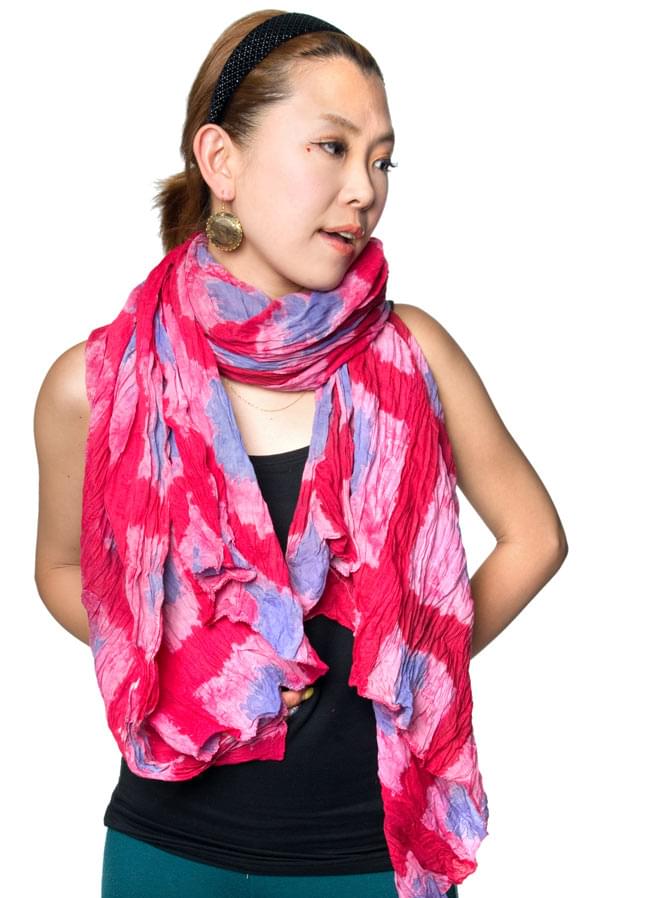 (タイダイ) インドのクリンクルストール- 黒×緑 7 - 大きさも十分なので、色んな巻き方で使えるのも魅力です。