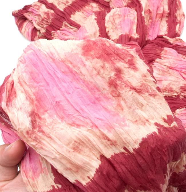(タイダイ) インドのクリンクルストール - 小豆色×ピンク 4 - 柄の一部を拡大してみたところです