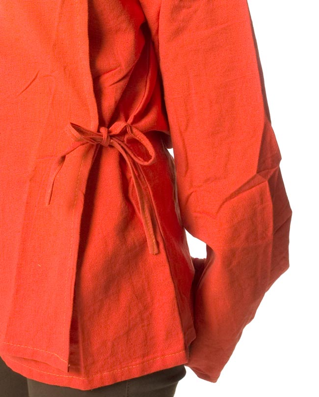 ウッドボタンのカシュクールジャケット 【オレンジ】 6 - サイドは紐で結びます。